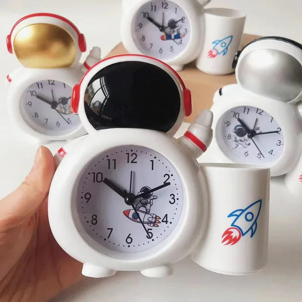 Spaceman alarm clock with pen holder (2302)